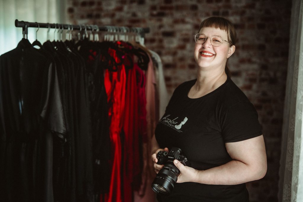 Deine Boudoir Fotografin Ann-Kathrin Schwappach, Boudoir Shooting Stuttgart, Boudoir Fotografin Böblingen, Dessous Shooting, Aktshooting Stuttgart, Erotisches Fotoshooting, Boudoir Fotograf, Boudoir Fotostudio, Akt Fotografin,