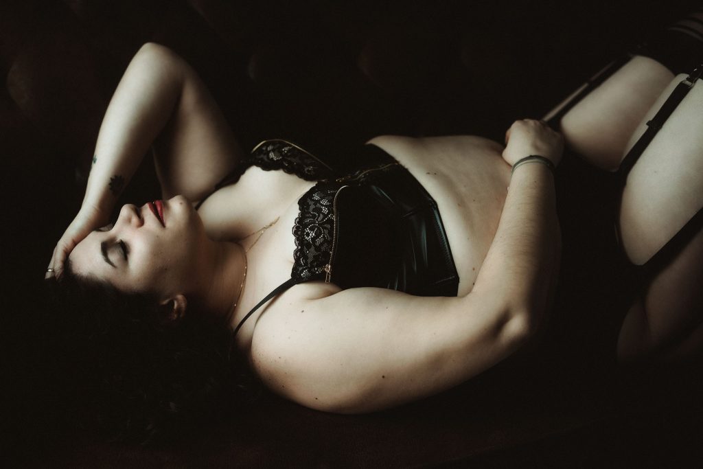Boudoir Shooting, Plus Size Boudoir Stuttgart, Boudoir Fotografin Böblingen, Dessous Shooting, Aktshooting Stuttgart, Erotisches Fotoshooting, Boudoir Fotograf, Boudoir Fotostudio, Akt Fotografin, curvy boudoir suttgart,