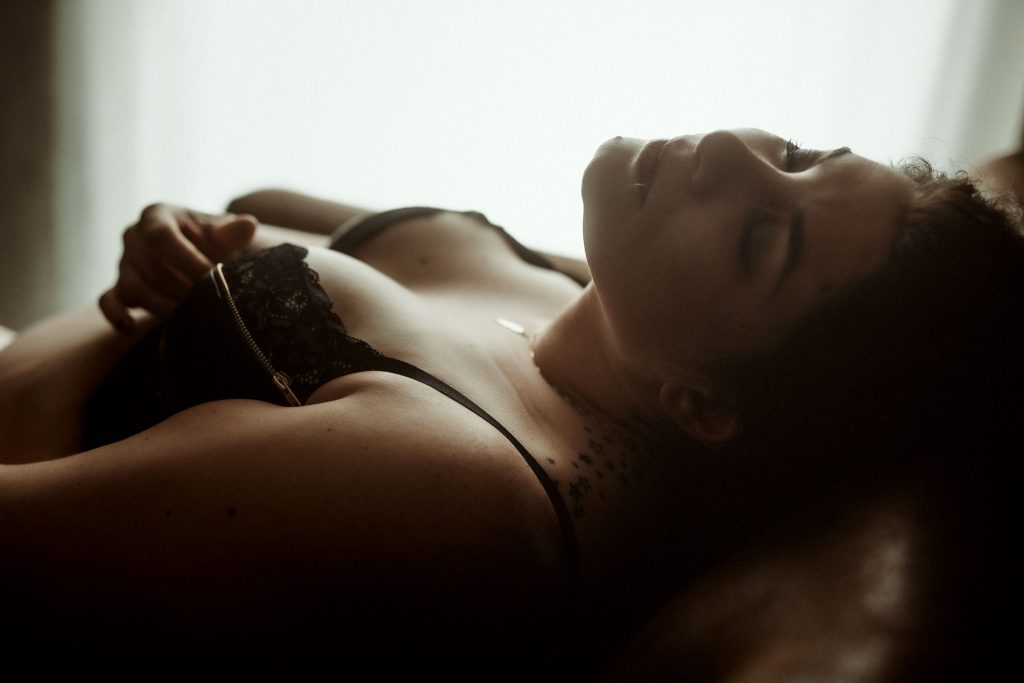 Boudoir Shooting, Plus Size Boudoir Stuttgart, Boudoir Fotografin Böblingen, Dessous Shooting, Aktshooting Stuttgart, Erotisches Fotoshooting, Boudoir Fotograf, Boudoir Fotostudio, Akt Fotografin, curvy boudoir suttgart,